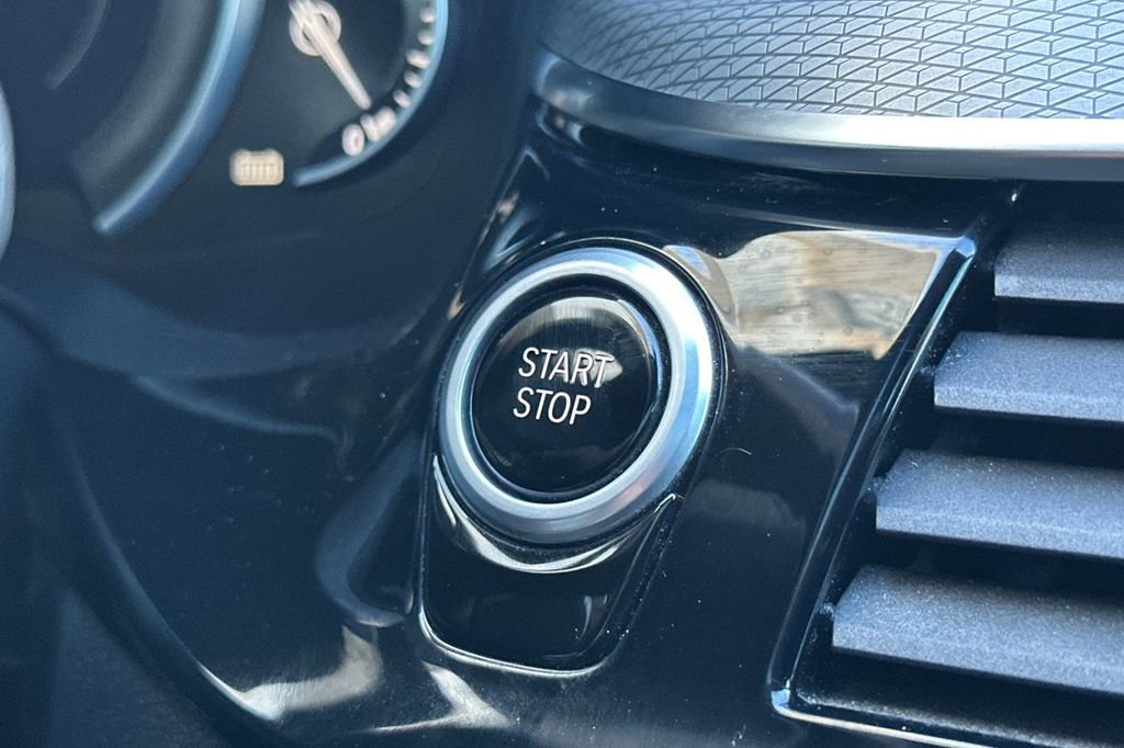 Used 2019 BMW 530e w/ M Sport Package image 25