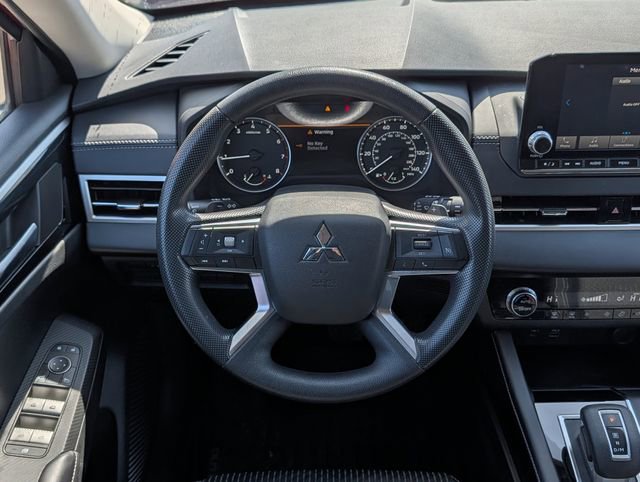 Used 2022 Mitsubishi Outlander ES image 11