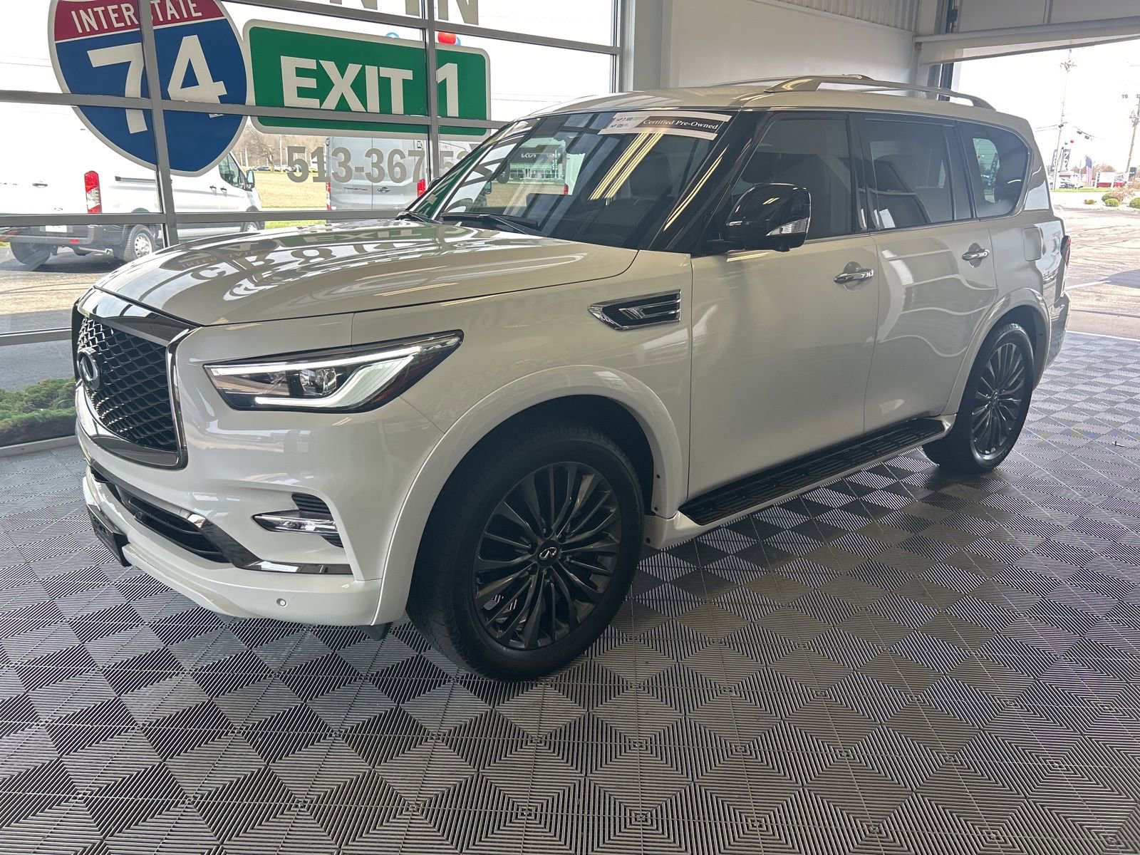 Used 2023 INFINITI QX80 Premium Select w/ Cargo Package AWD/4WD image 3
