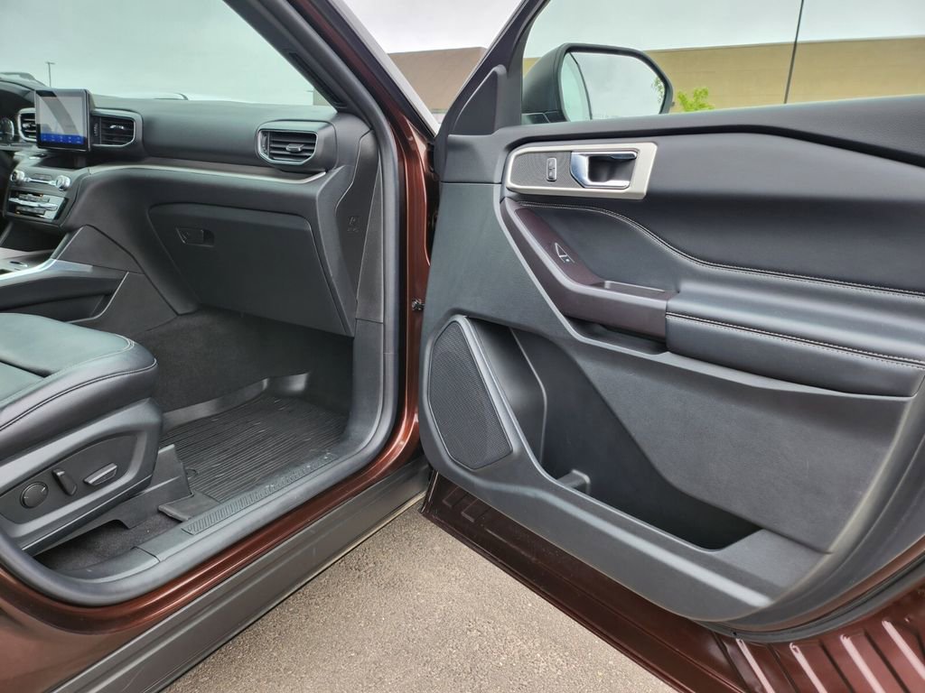 Used 2020 Ford Explorer XLT w/ Equipment Group 202A image 27