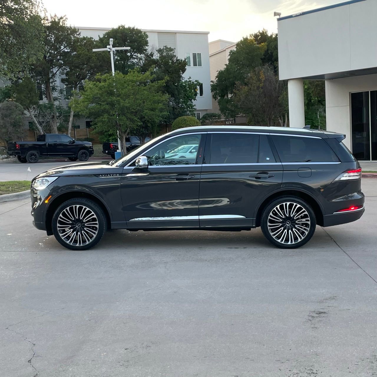 Used 2020 Lincoln Aviator Black Label w/ Dynamic Handling Package AWD/4WD image 3
