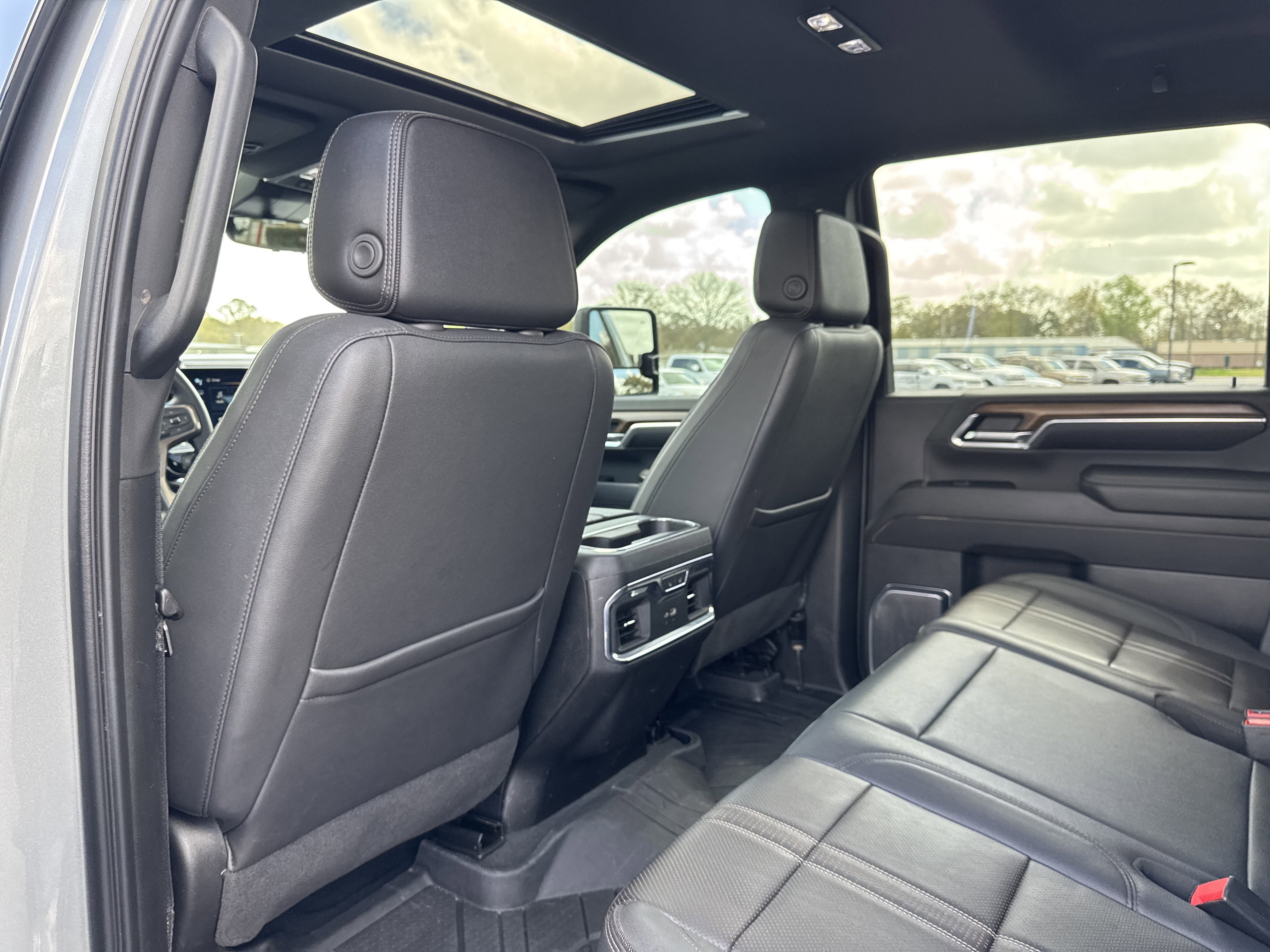 Used 2024 Chevrolet Silverado 3500 High Country w/ High Country Premium Package image 26