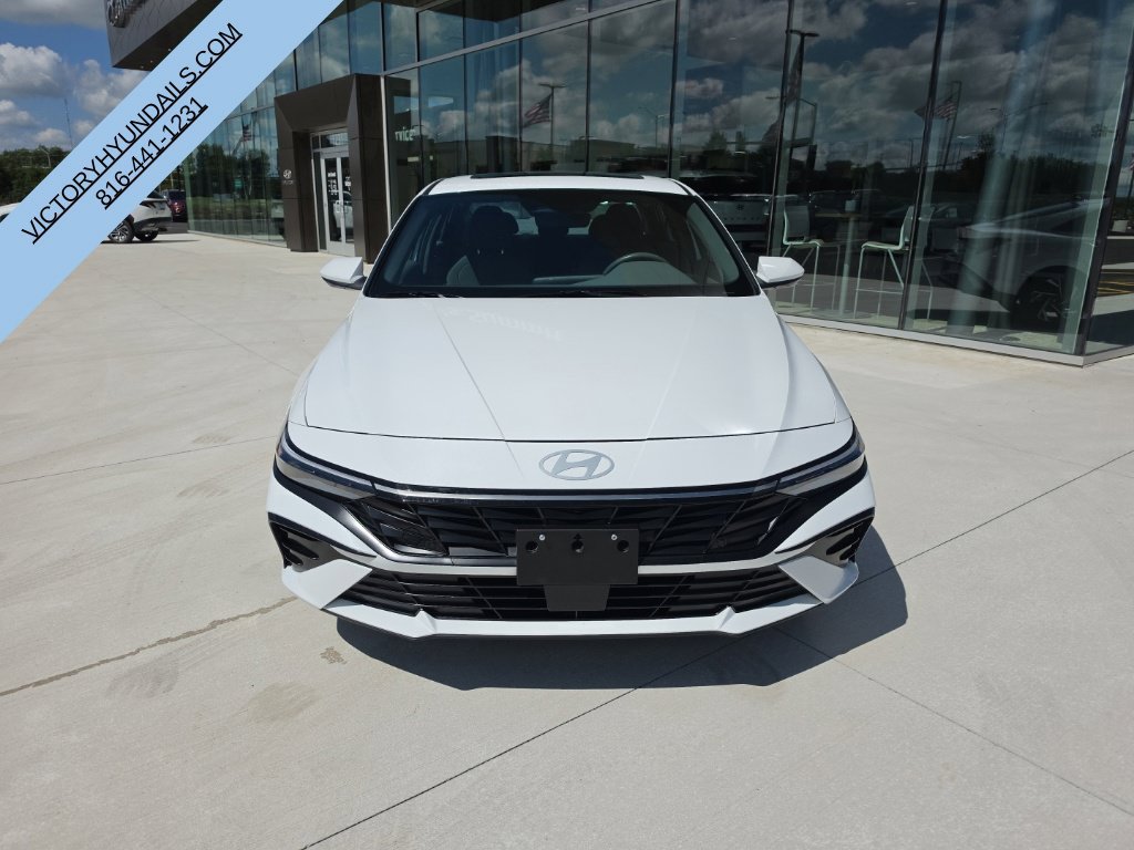 Used 2025 Hyundai Elantra SEL FWD image 9