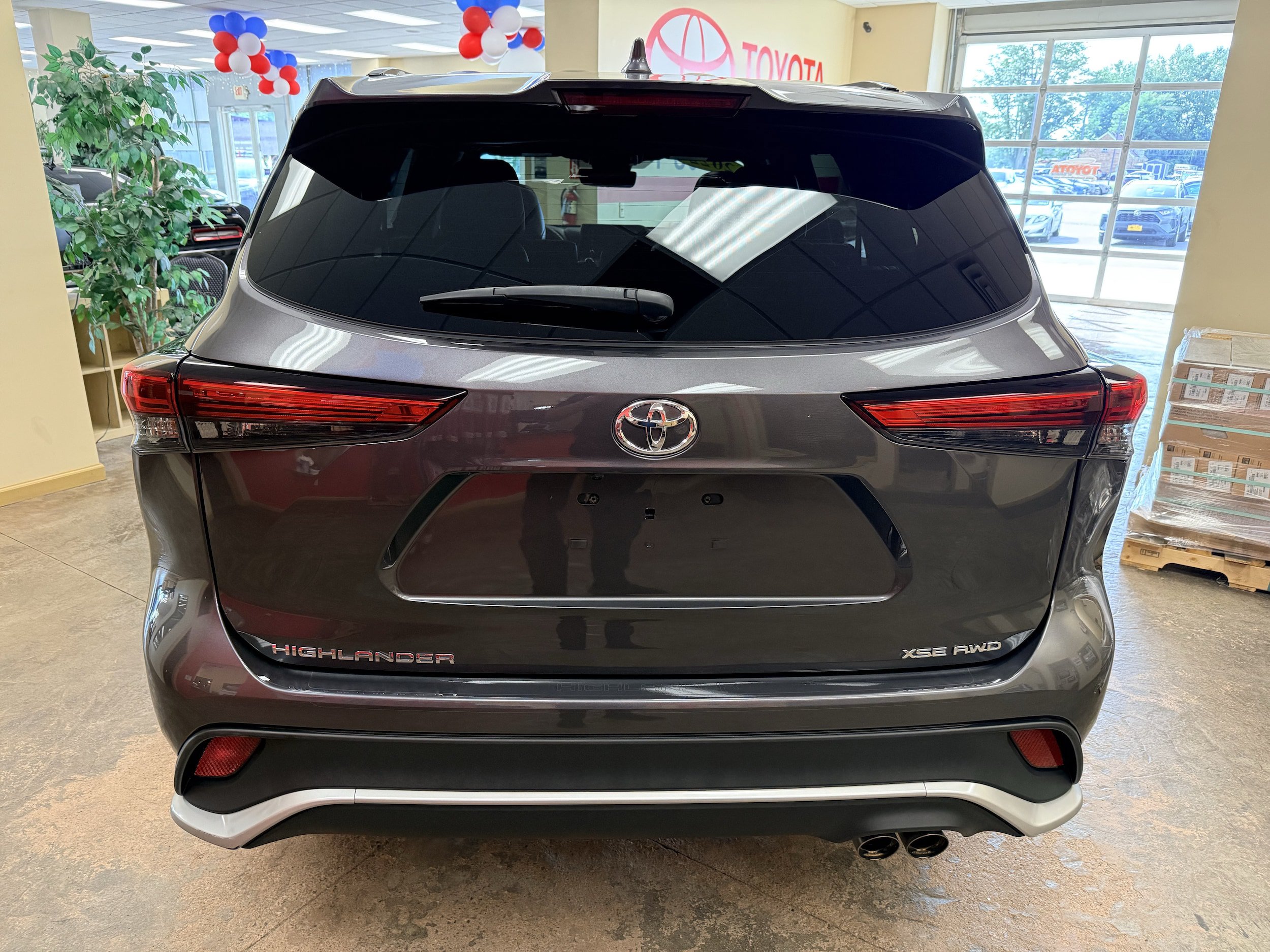 Used 2022 Toyota Highlander XSE AWD/4WD image 24