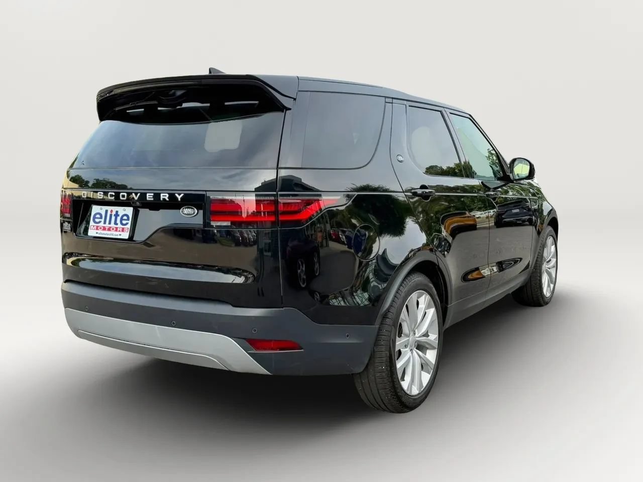 Used 2023 Land Rover Discovery S AWD/4WD image 7