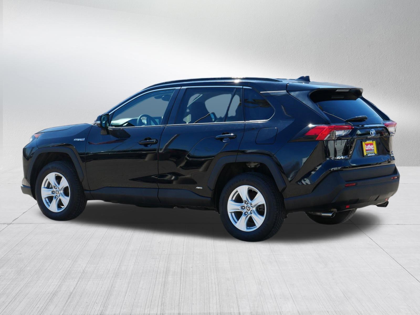 Used 2021 Toyota RAV4 LE AWD/4WD image 5
