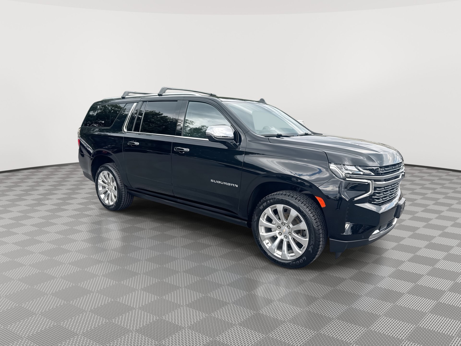 Certified 2024 Chevrolet Suburban Premier AWD/4WD image 2