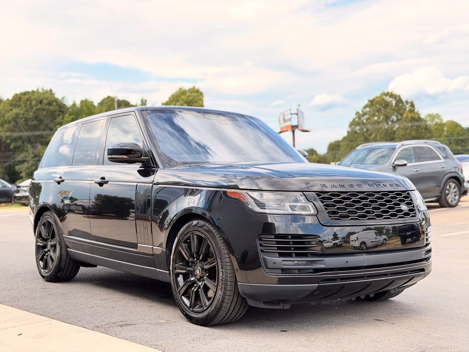 Used 2018 Land Rover Range Rover Supercharged AWD/4WD image 3