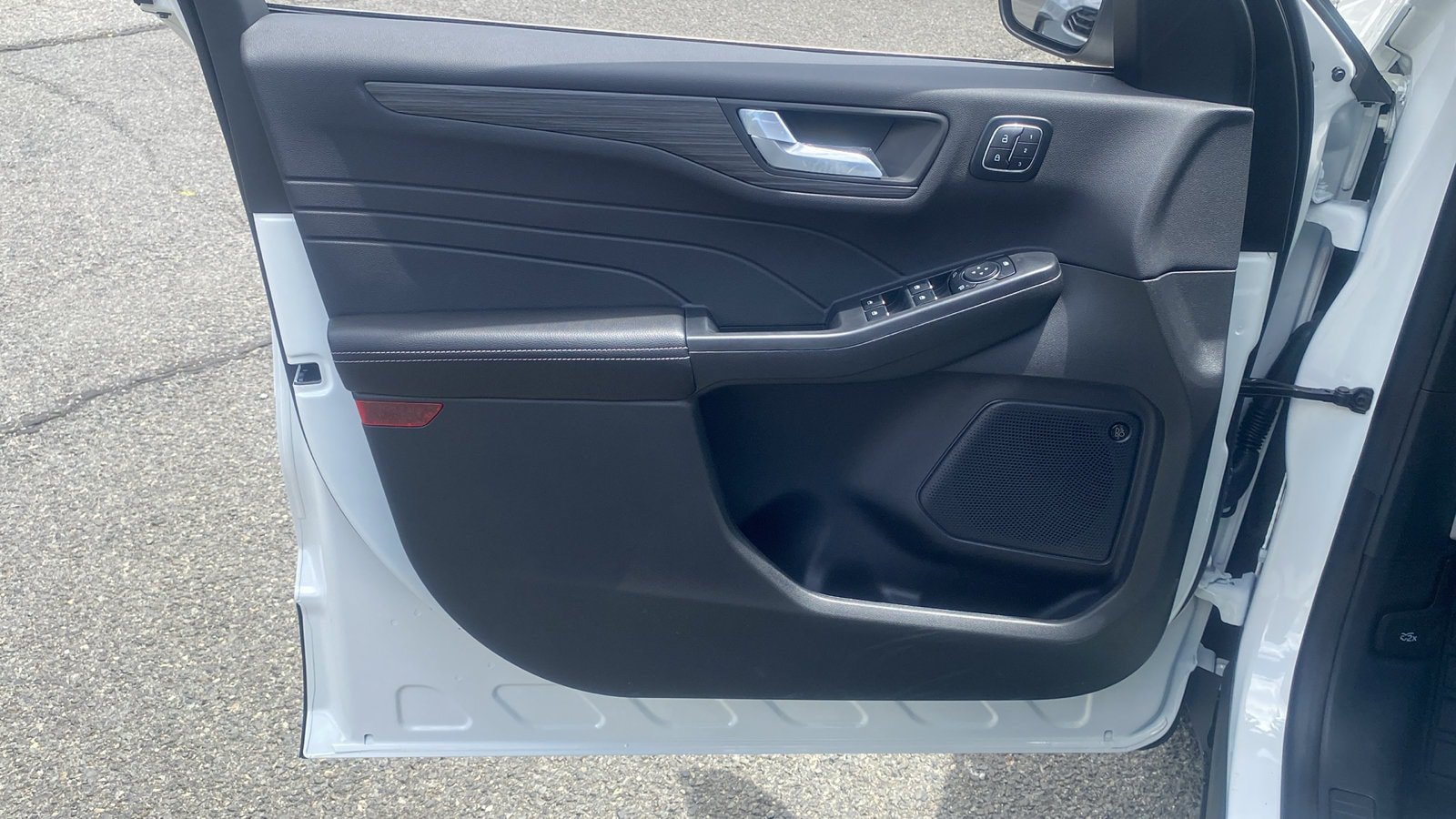 Used 2024 Ford Escape SE w/ PHEV Premium Package FWD image 6
