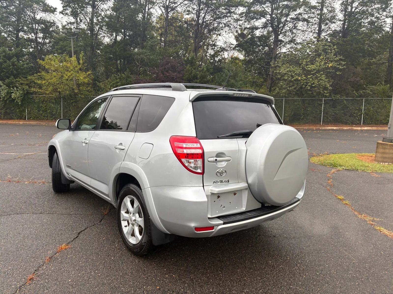 Used 2011 Toyota RAV4 Limited w/ Limited Extra Value Pkg AWD/4WD image 4