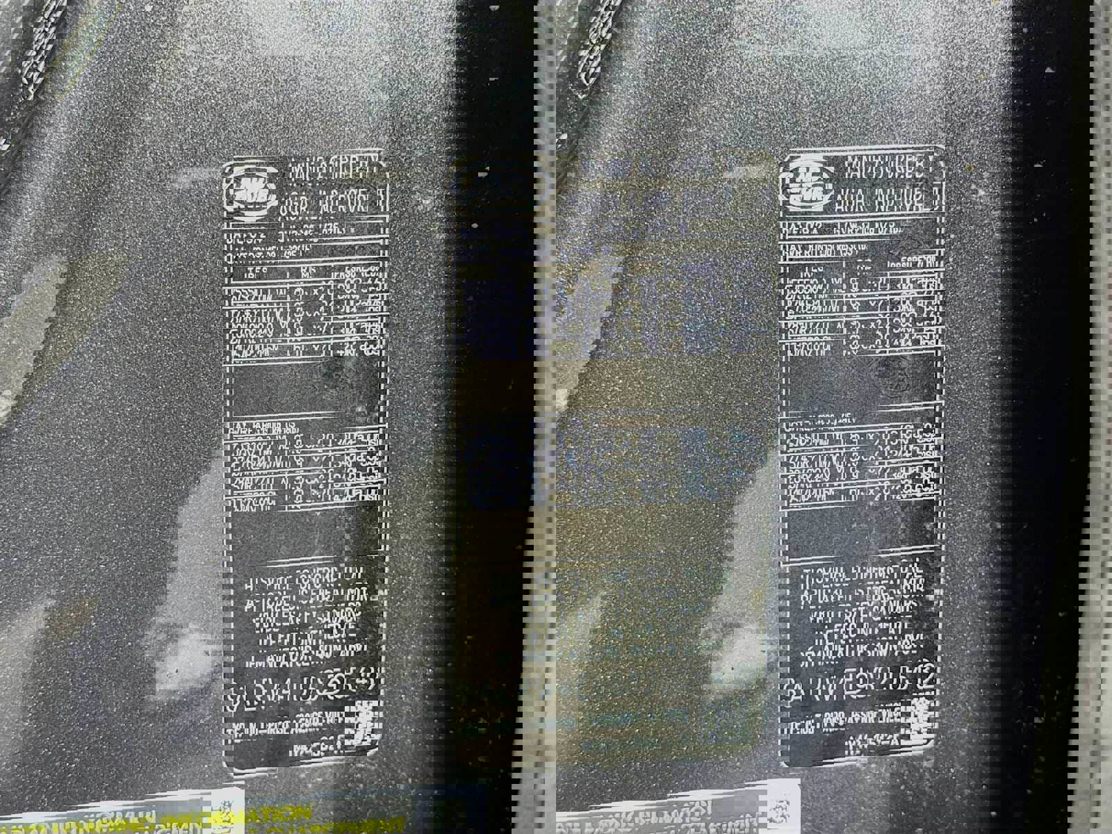 Used 2025 Land Rover Discovery Metropolitan Edition image 30