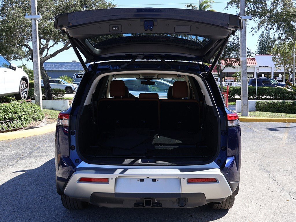 Used 2024 Nissan Pathfinder Platinum w/ Cargo Package image 22