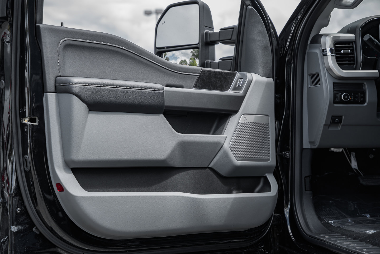 New 2026 Ford F250 XLT w/ XLT Premium Package image 40