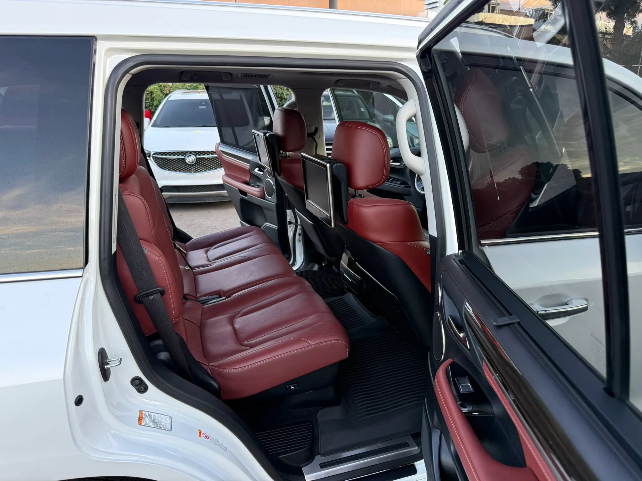 Used 2017 Lexus LX 570 4WD image 19