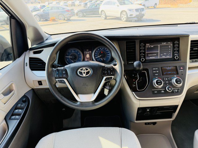 Used 2020 Toyota Sienna L FWD image 6