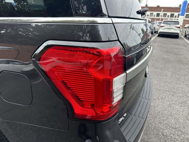 Used 2024 Ford Expedition XLT image 9