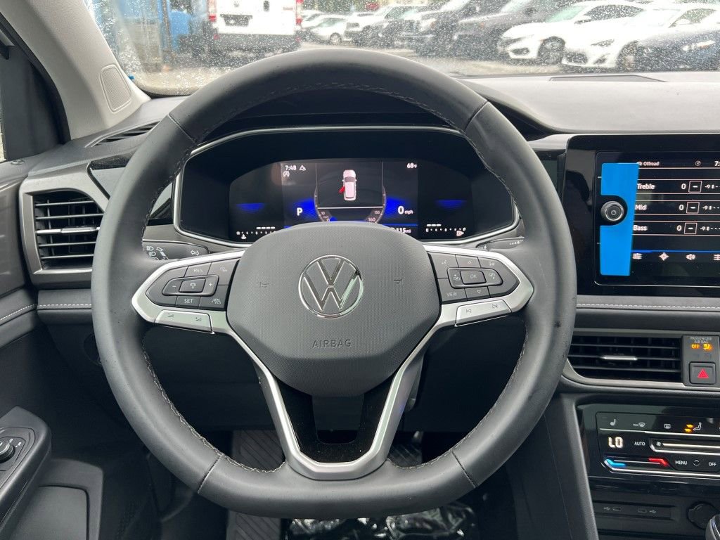 New 2025 Volkswagen Taos SE image 26