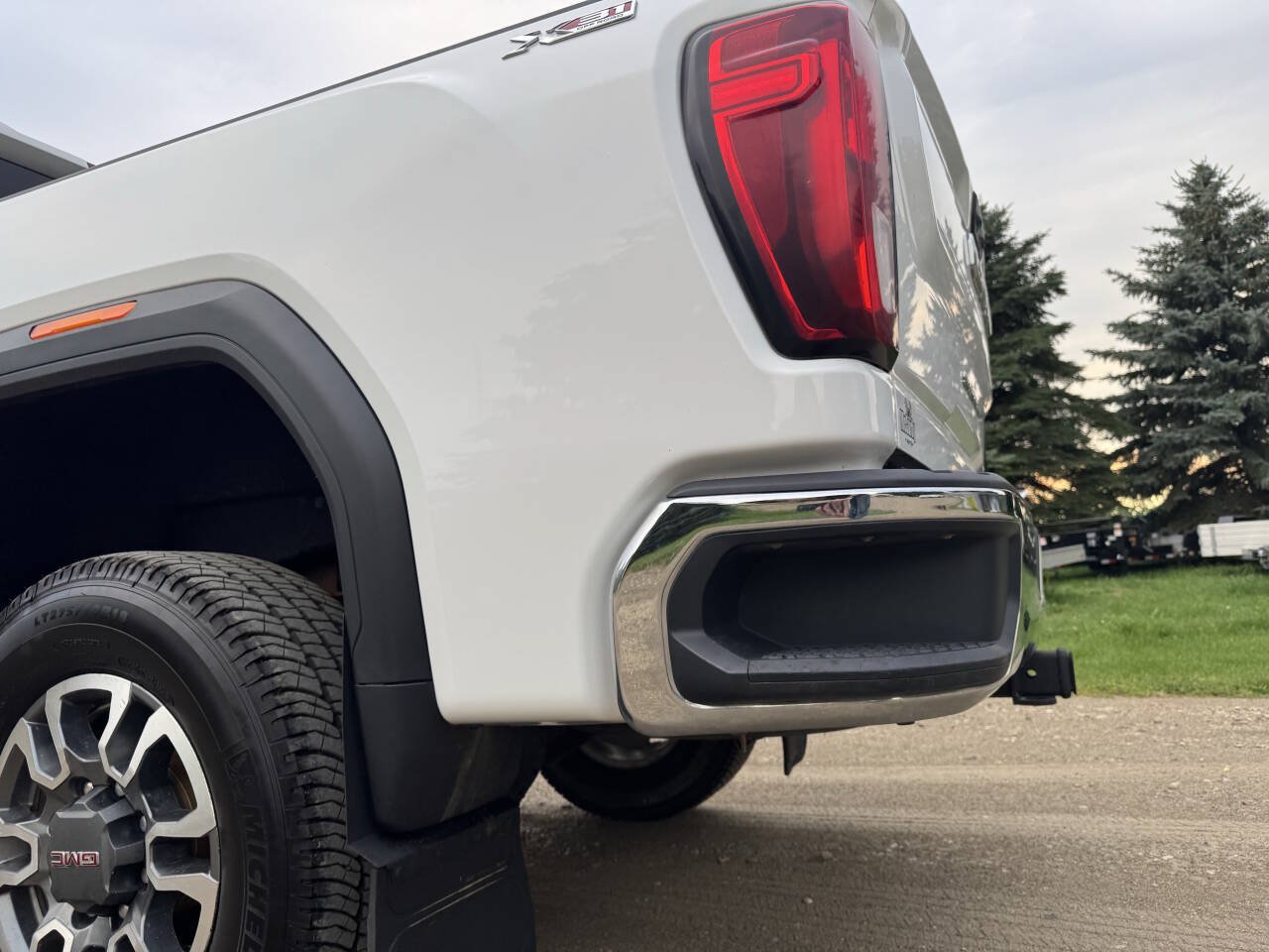 Used 2022 GMC Sierra 2500 SLE w/ X31 Off-Road Package AWD/4WD image 25