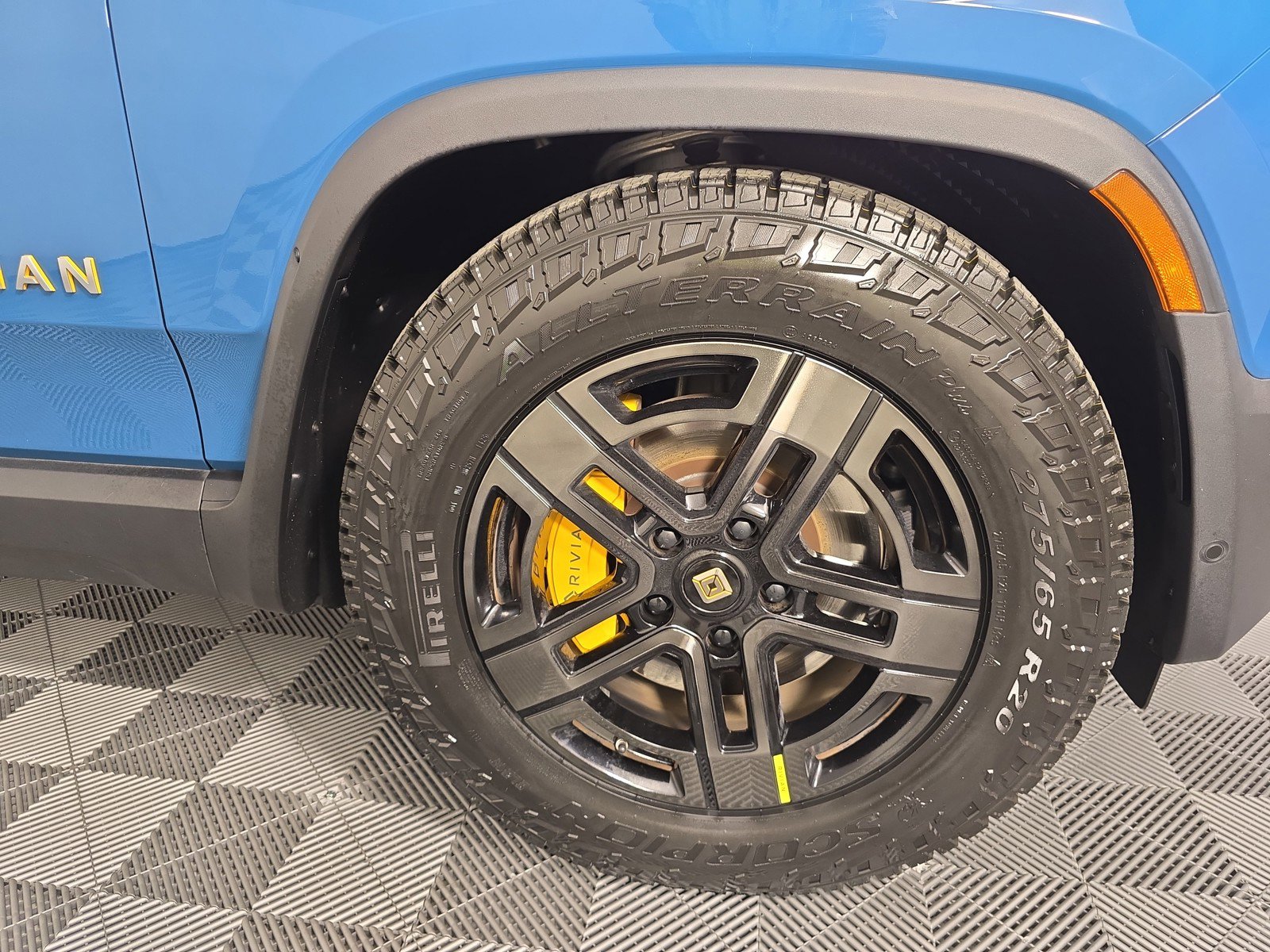 Used 2022 Rivian R1T Adventure image 11