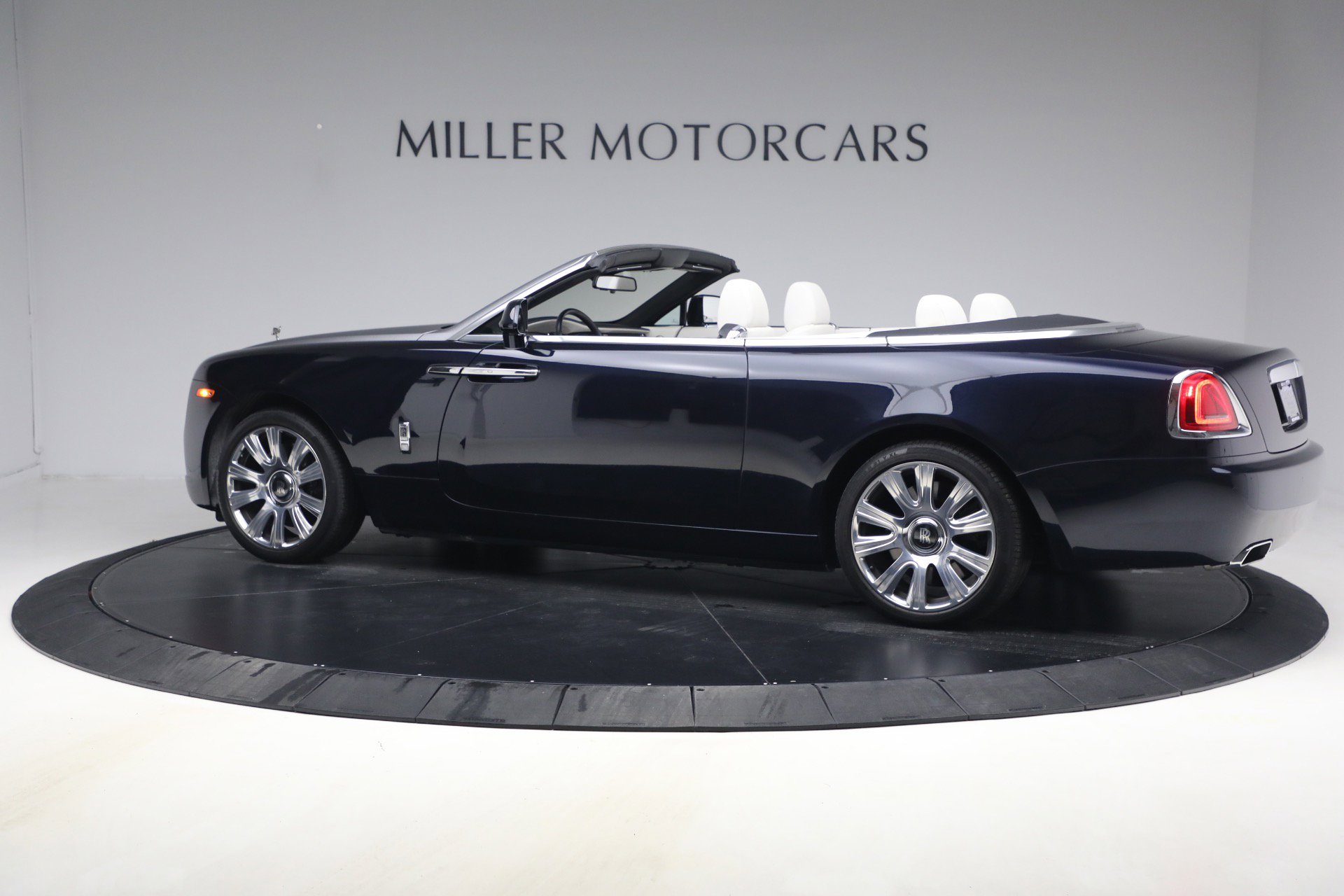 Certified 2017 Rolls-Royce Dawn image 11