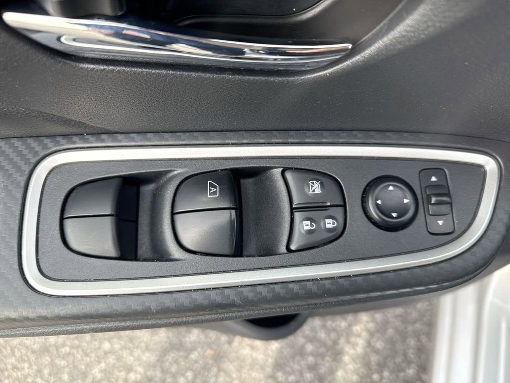 Used 2024 Nissan Versa SR image 22