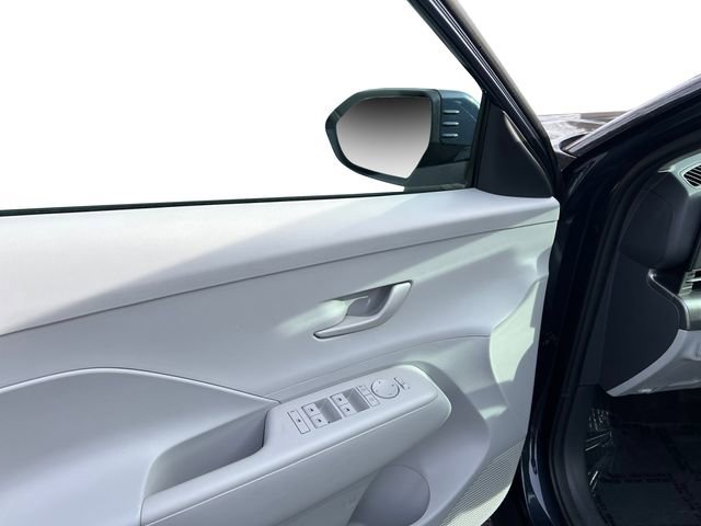 Used 2025 Hyundai Kona SE image 11