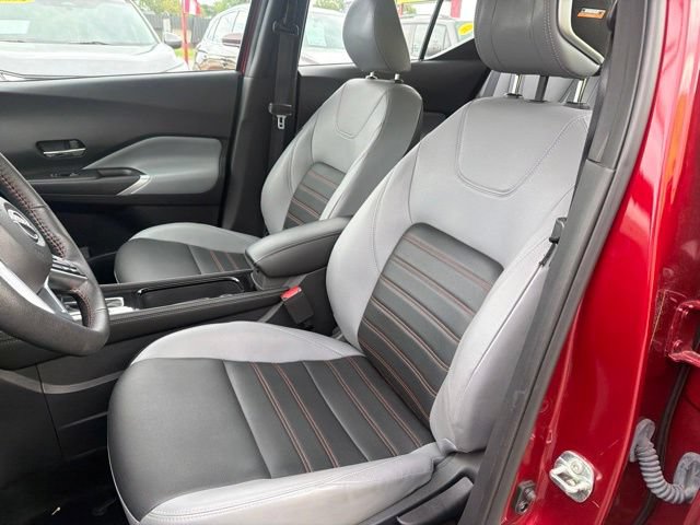 Used 2023 Nissan Kicks SR w/ SR Premium Package FWD image 17