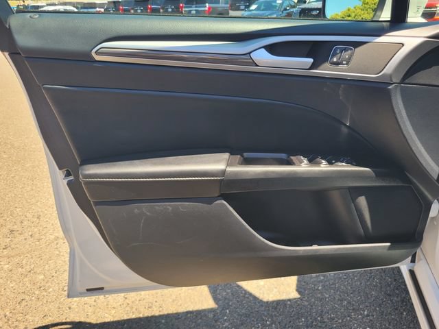 Used 2020 Ford Fusion SEL FWD image 16