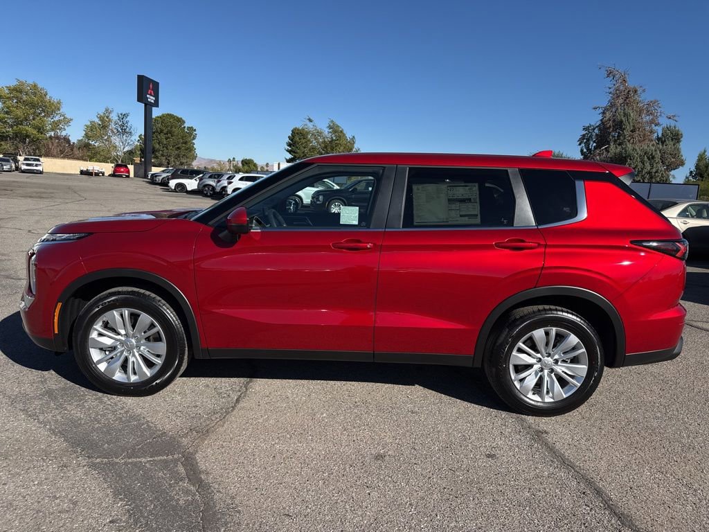 New 2025 Mitsubishi Outlander ES image 4