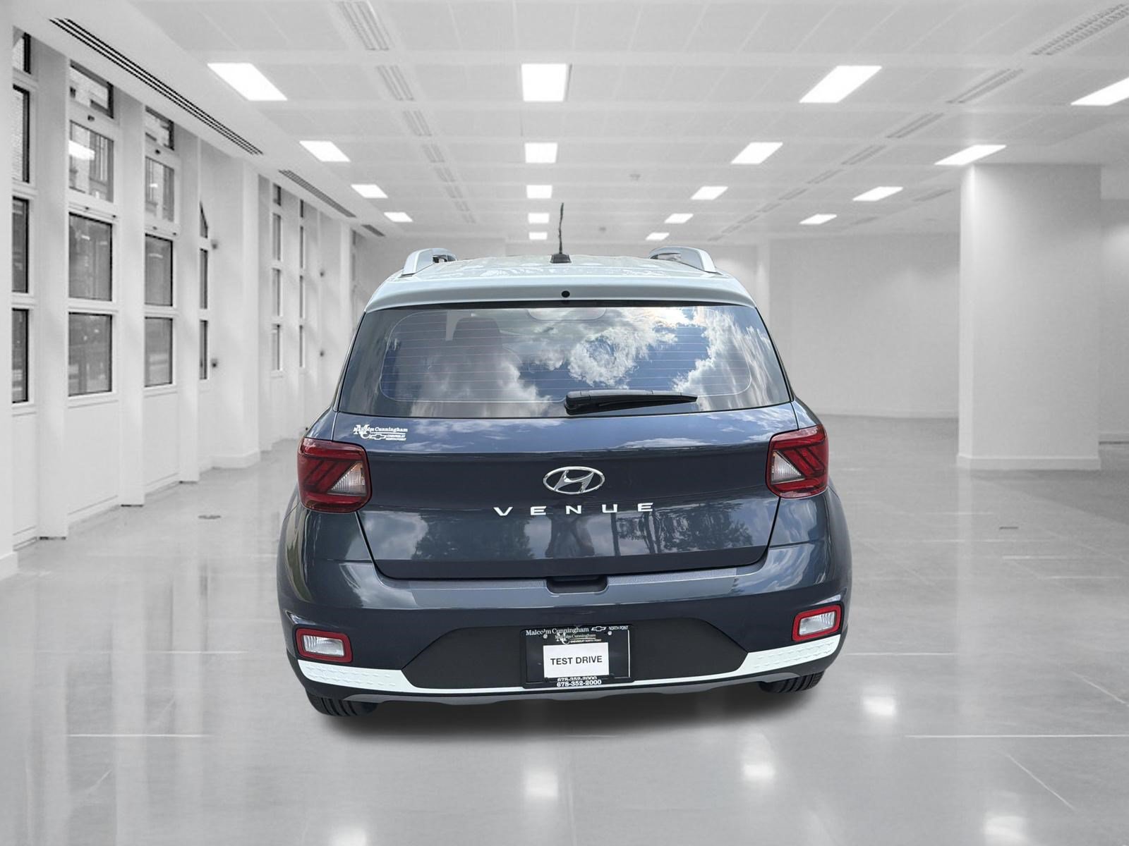 Used 2023 Hyundai Venue Limited FWD image 6