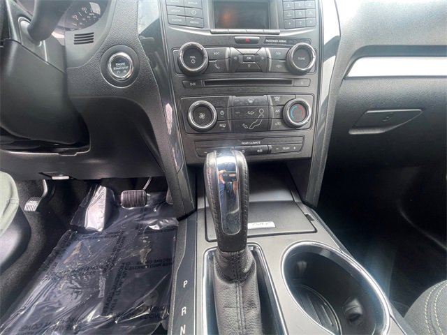 Used 2017 Ford Explorer XLT image 15