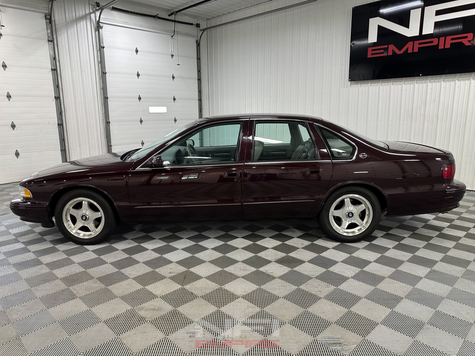 Used 1995 Chevrolet Impala SS RWD image 2