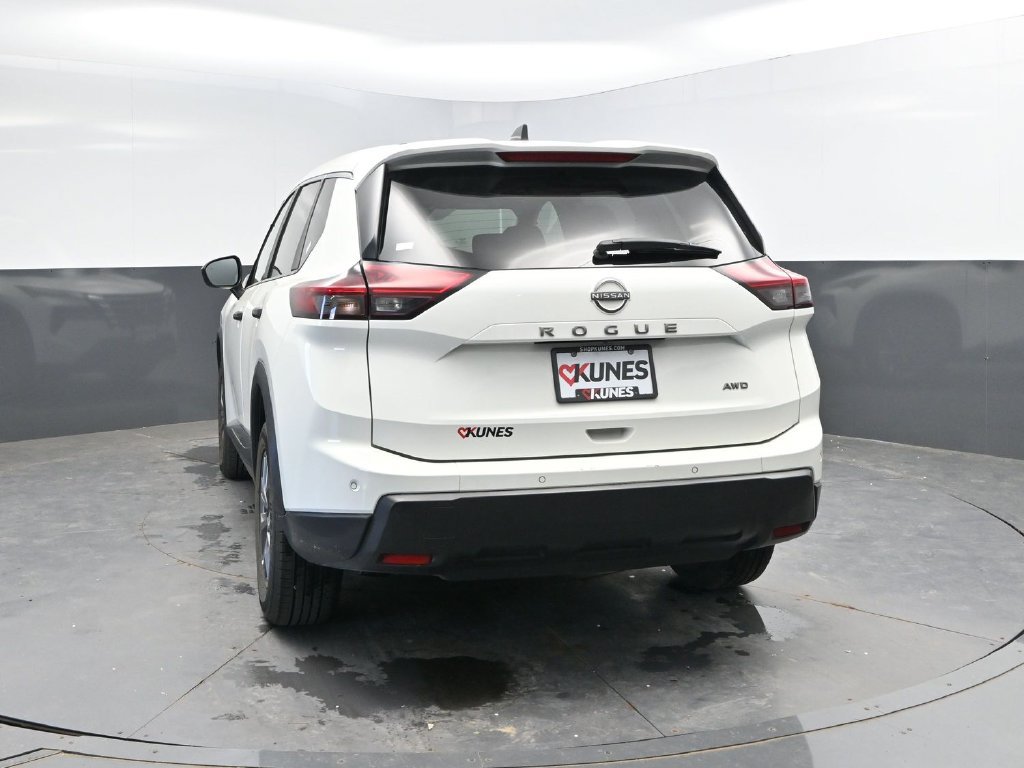 Used 2024 Nissan Rogue S AWD/4WD image 6