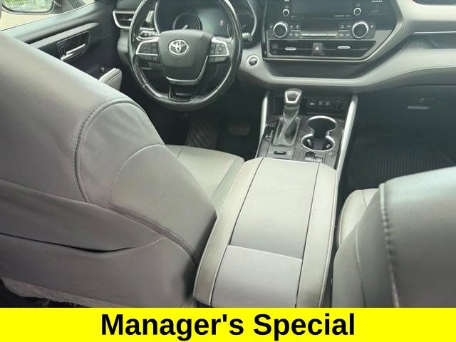 Used 2020 Toyota Highlander XLE AWD/4WD image 41