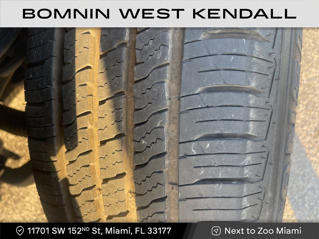 Used 2020 Ford F150 Lariat image 2