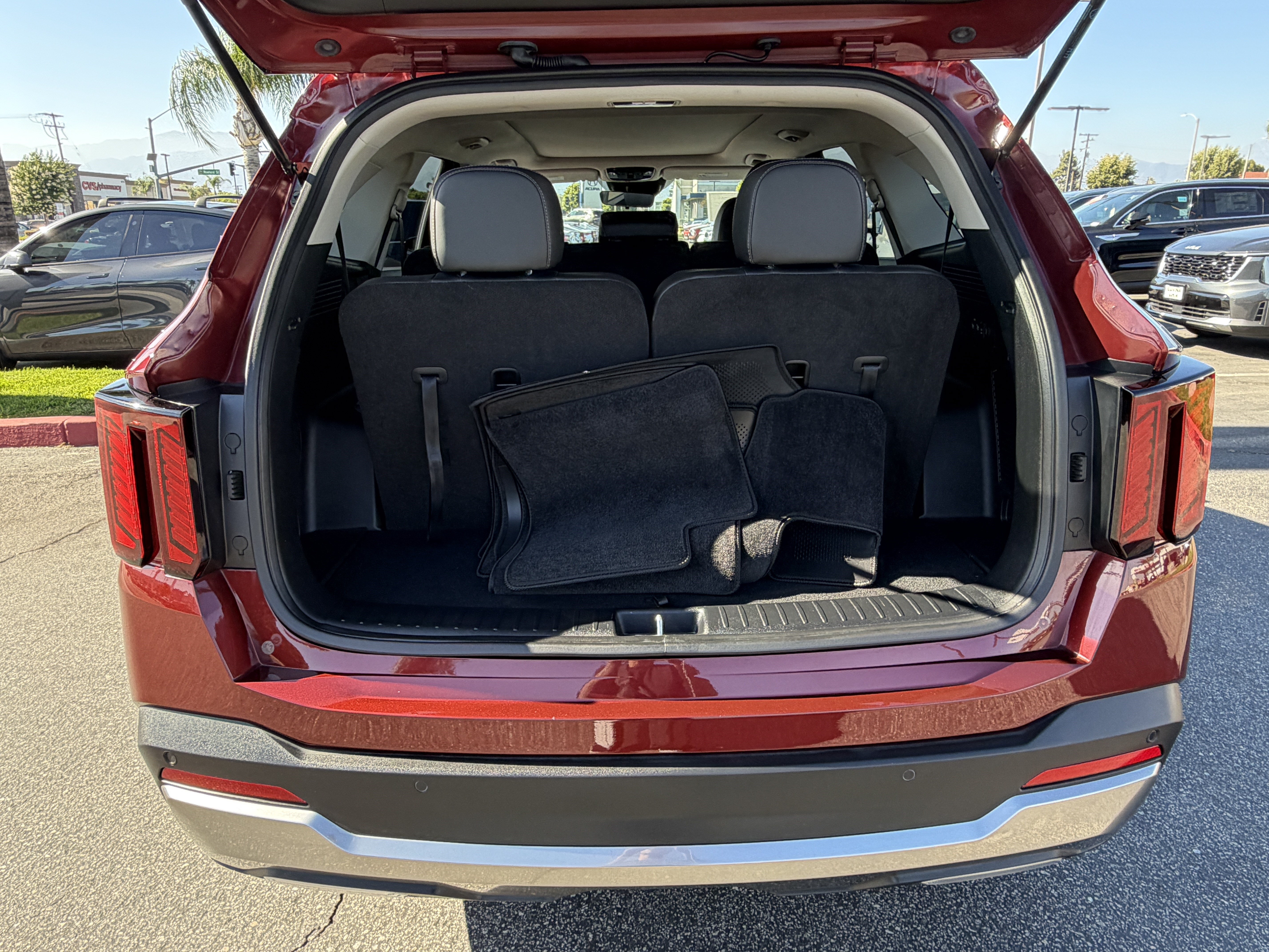 Certified 2025 Kia Sorento S w/ Panoramic Sunroof Package FWD image 10