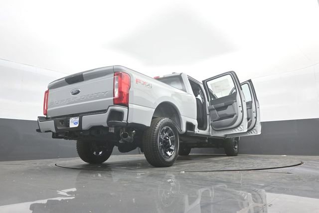 New 2026 Ford F250 4x4 Crew Cab Super Duty image 44