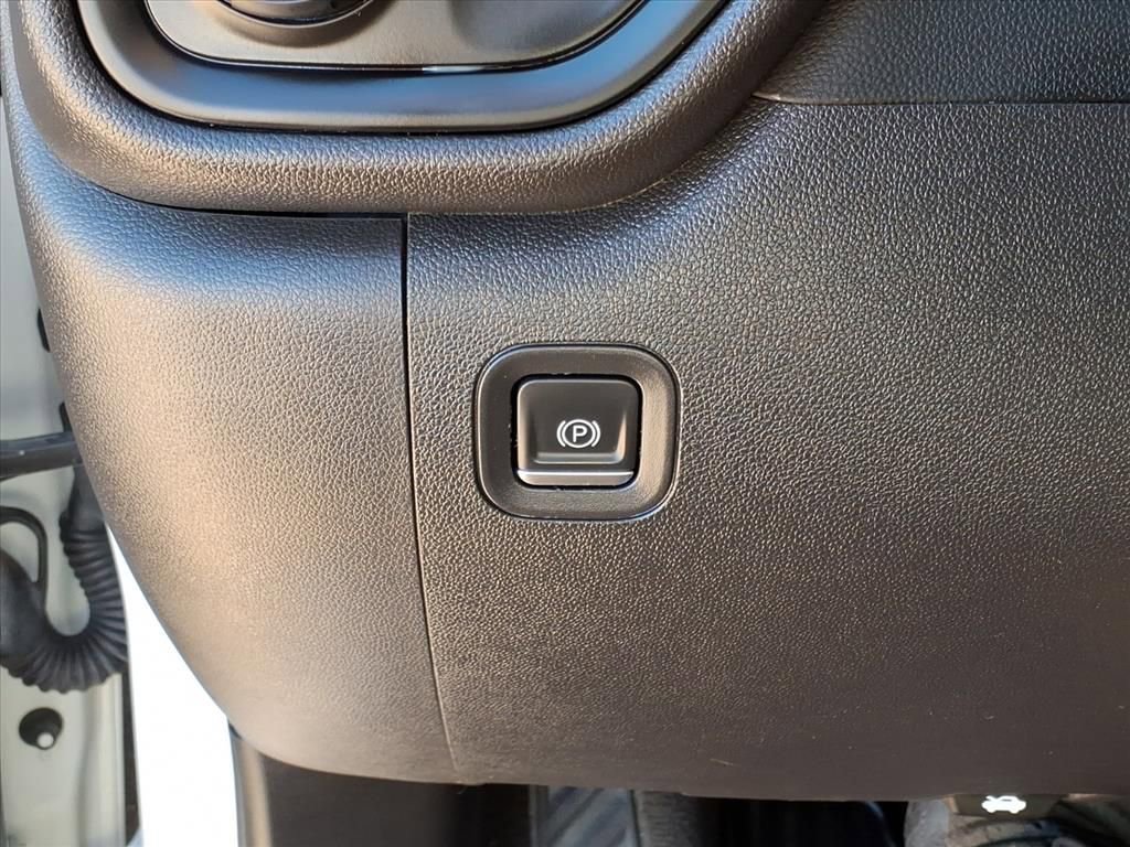 Used 2022 Chevrolet Silverado 1500 Custom image 23