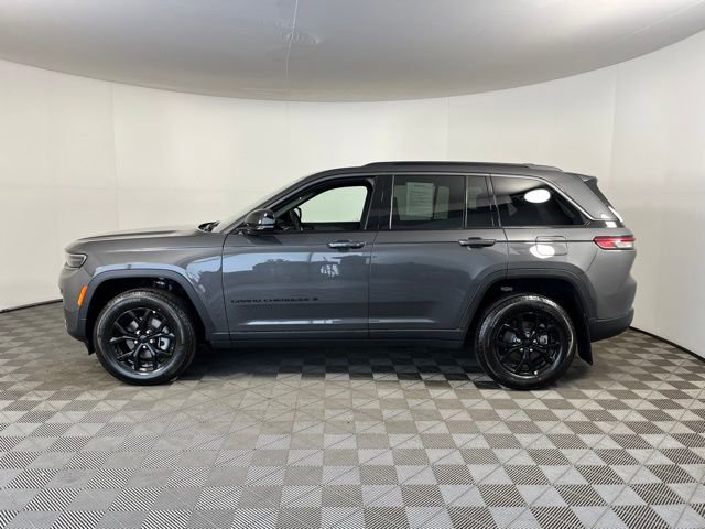 Used 2026 Jeep Grand Cherokee Altitude image 4