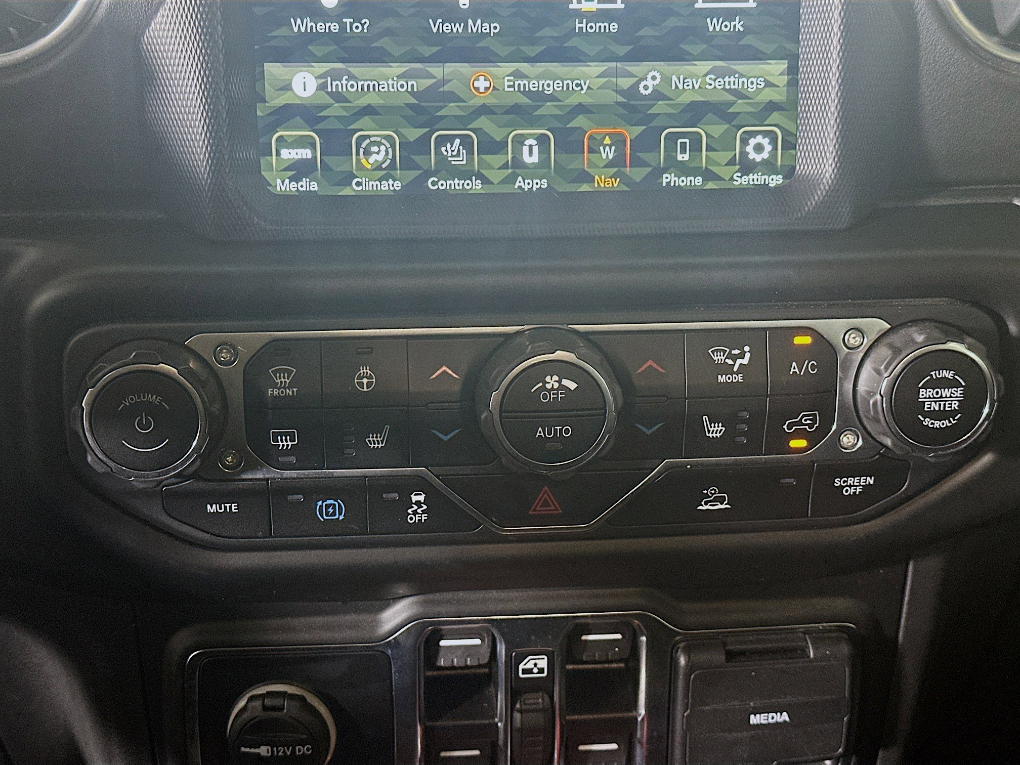 Used 2023 Jeep Wrangler Sahara w/ Cold Weather Group AWD/4WD image 23