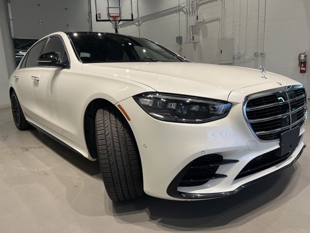 Used 2022 Mercedes-Benz S 580 4MATIC Sedan image 3