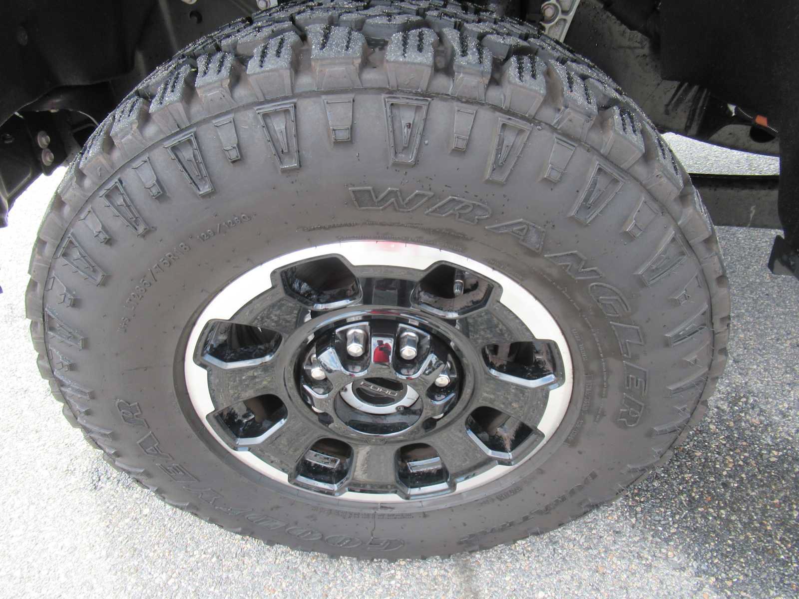 Used 2026 Ford F250 Lariat w/ Tremor Off-Road Package AWD/4WD image 12