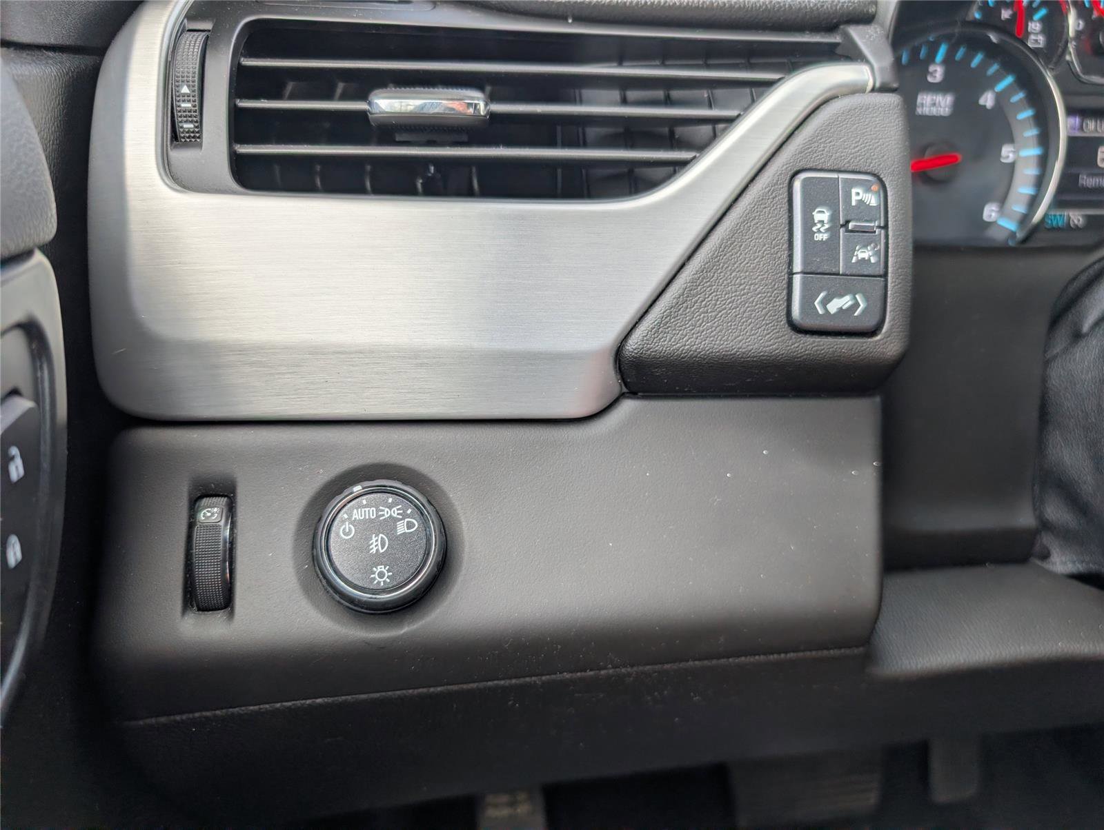 Used 2019 GMC Yukon SLT w/ Open Road Package image 17
