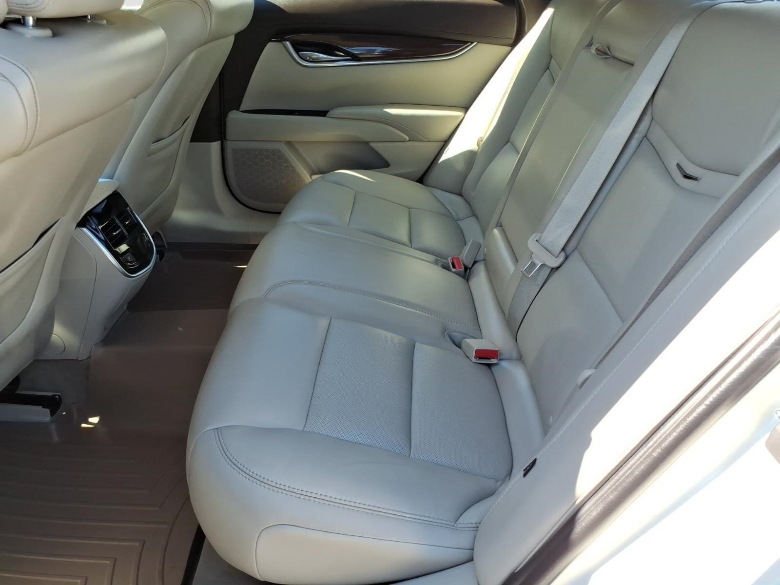 Certified 2013 Cadillac XTS Luxury FWD image 13