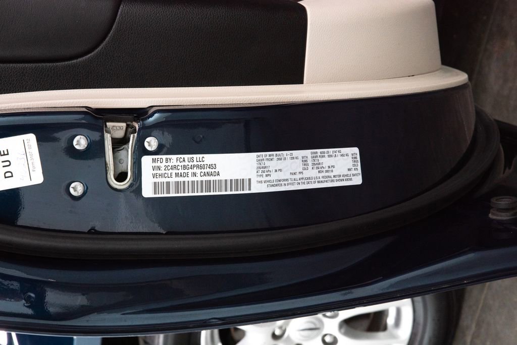 Used 2023 Chrysler Pacifica Touring-L FWD image 36