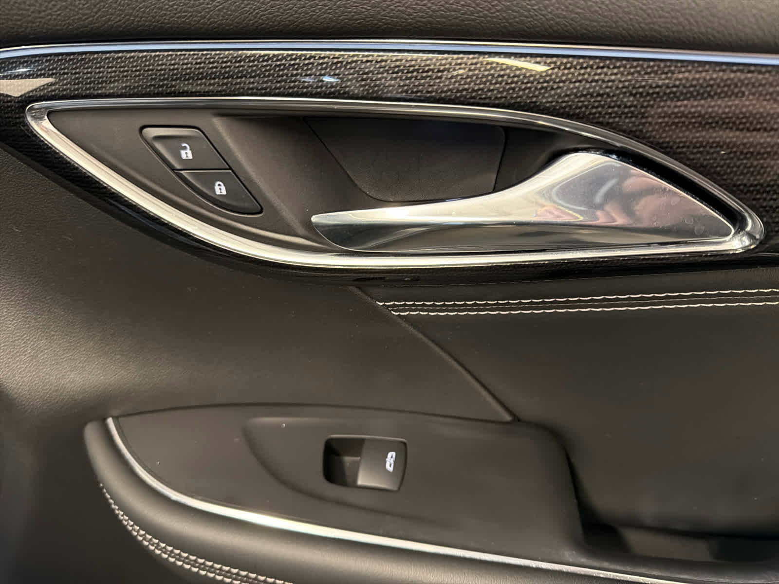 Used 2023 Buick Envision Essence image 31