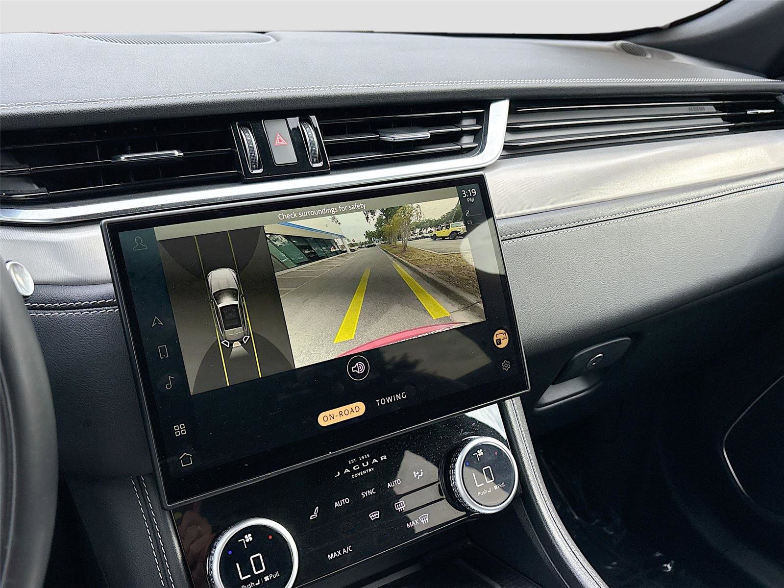 Used 2024 Jaguar F-PACE R-Dynamic S image 14