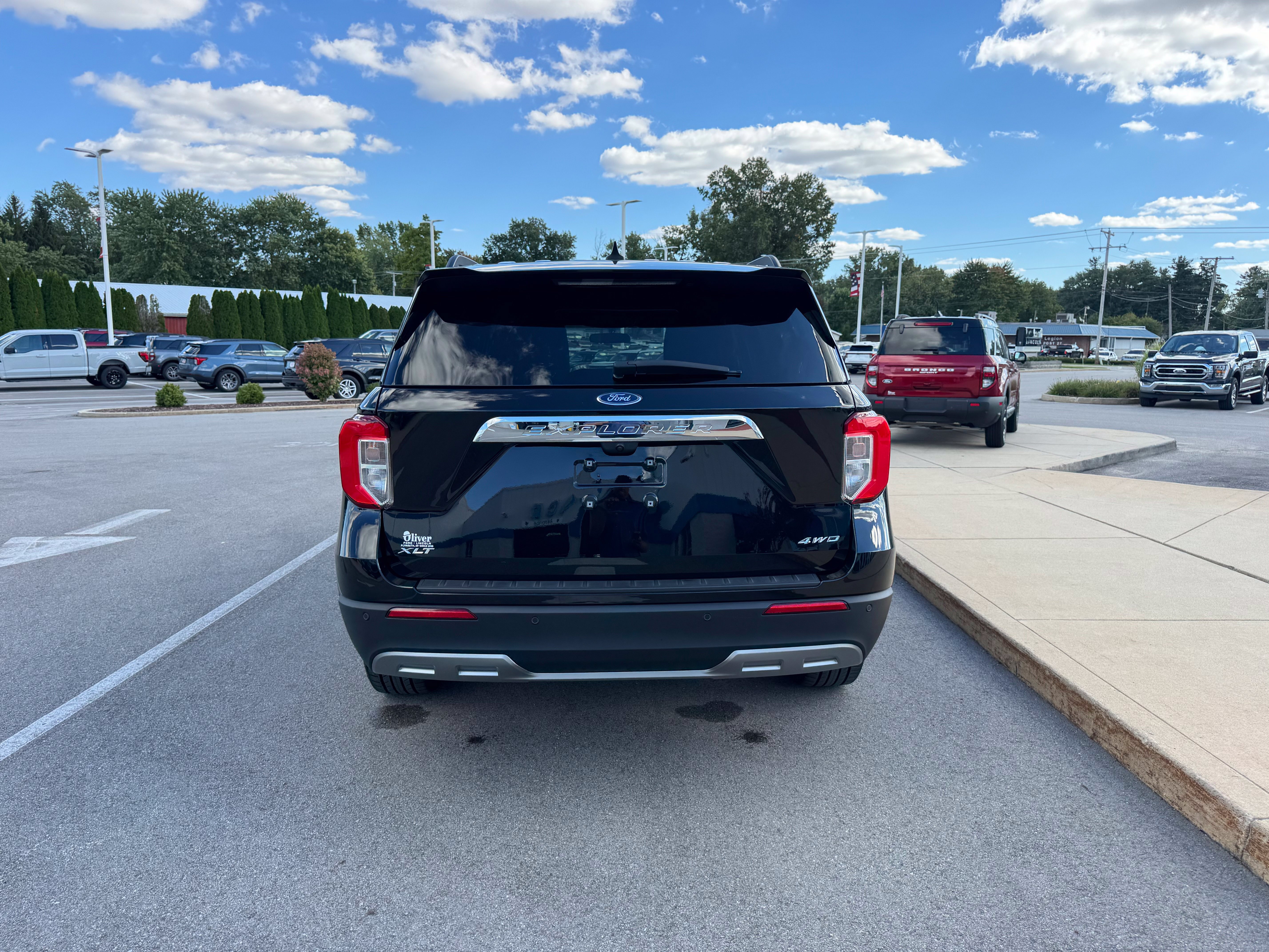 Used 2024 Ford Explorer XLT w/ Equipment Group 202A AWD/4WD image 6