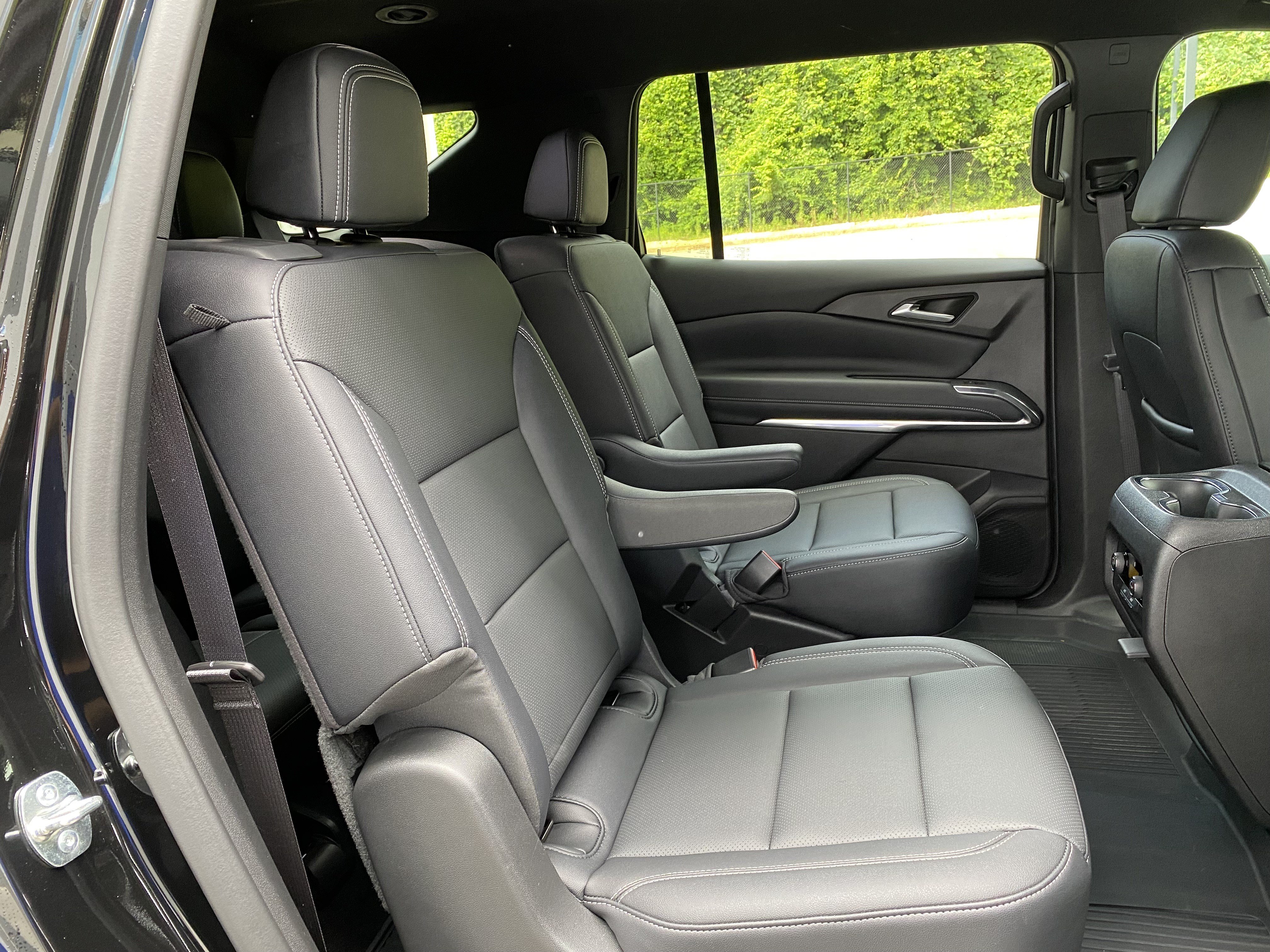 Used 2025 Chevrolet Traverse LT w/ Midnight/Sport Edition FWD image 36