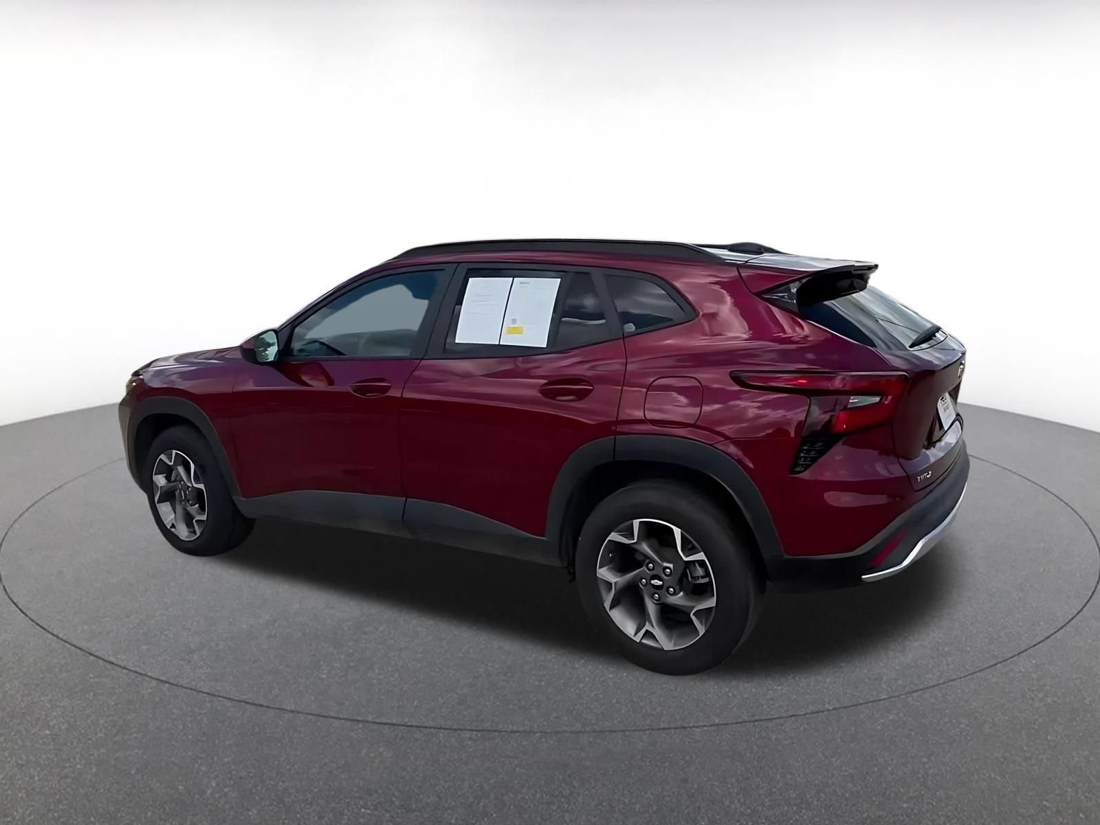 Used 2025 Chevrolet Trax LT FWD image 10